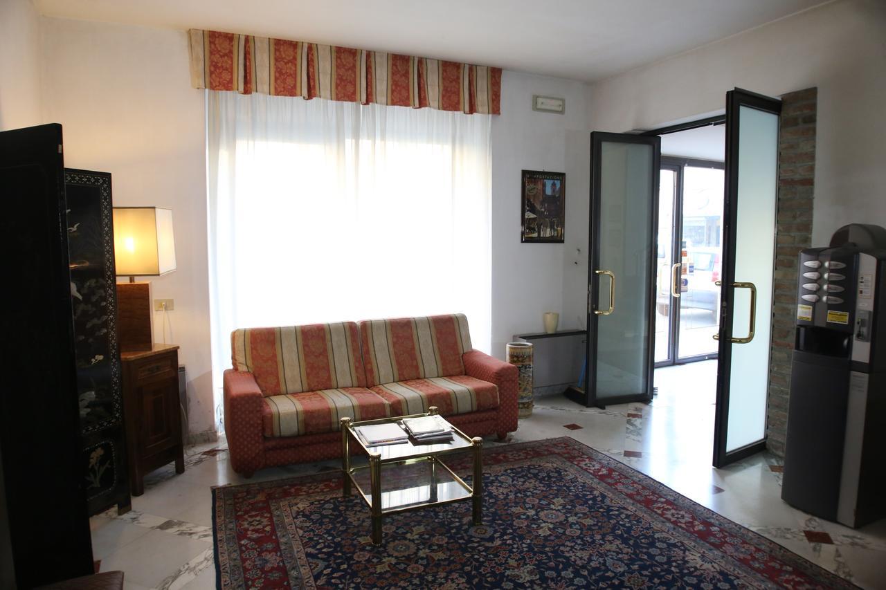 Hotel Paris Castel Goffredo エクステリア 写真